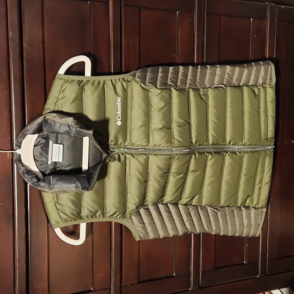 Women's Columbia size small green vest